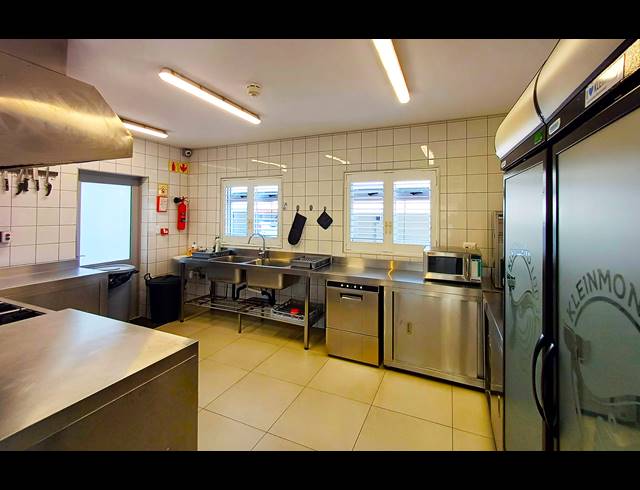 M² LODGE FOR SALE IN KLEINMOND CENTRAL